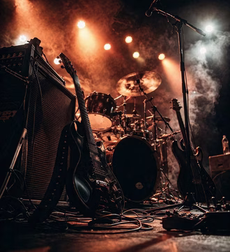 Dramatische Konzertbühne im Rauch