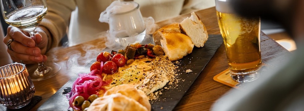 Hummusplatte im Scherzhaus Bistro